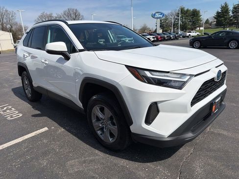 Used 2022 Toyota RAV4 XLE w/ Convenience Package image 2