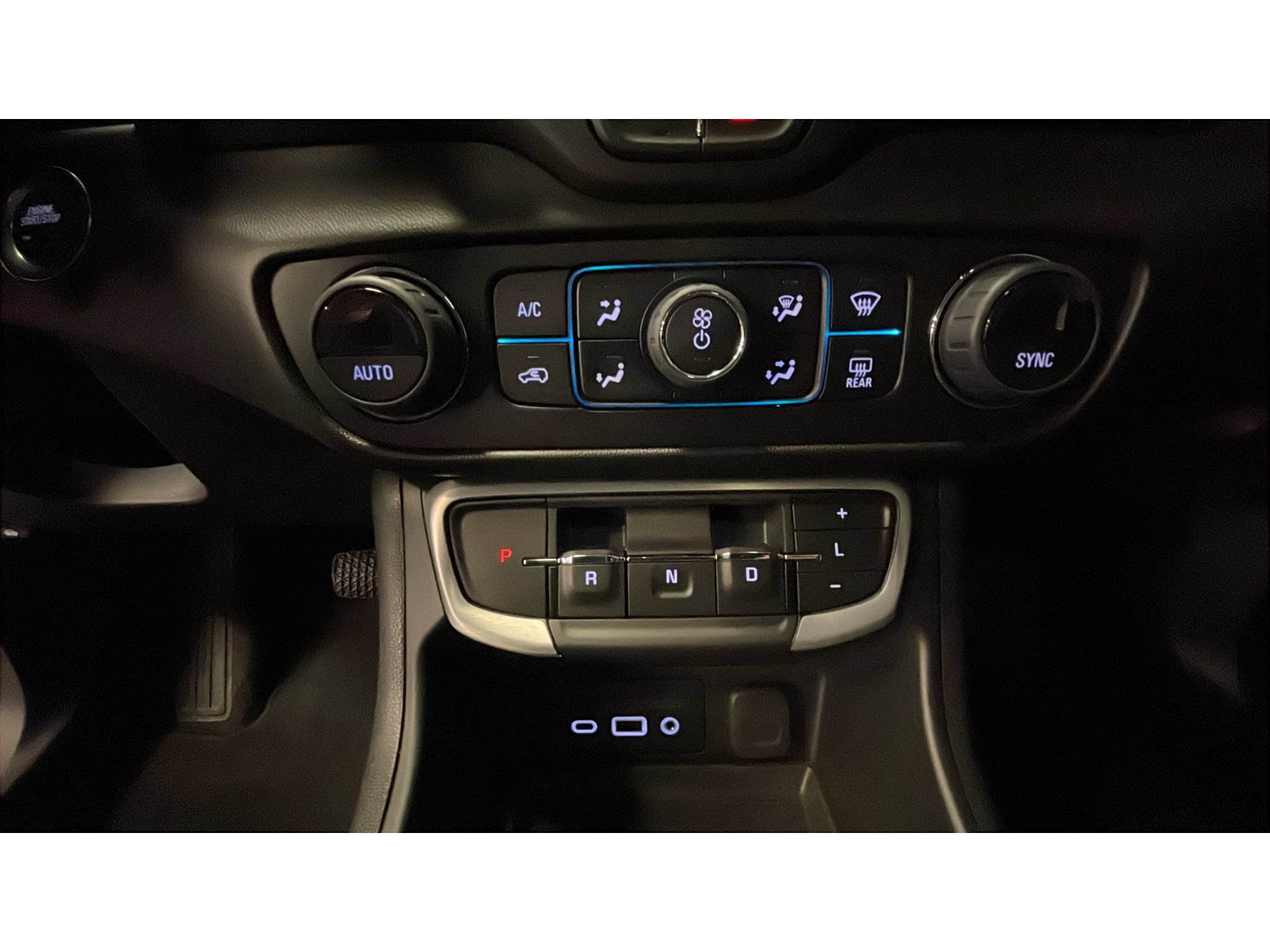 Used 2022 GMC Terrain SLT w/ Infotainment Package II AWD/4WD image 14