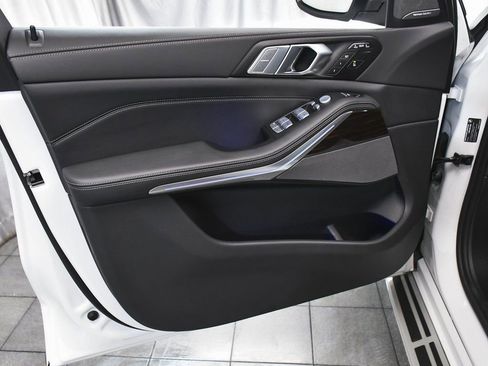 Used 2026 BMW X7 xDrive40i image 9