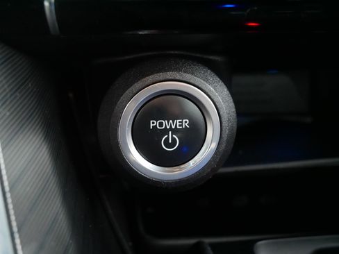 Used 2024 Toyota Venza XLE image 35