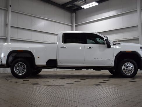 Used 2024 GMC Sierra 3500 Denali w/ Denali Reserve Package image 8