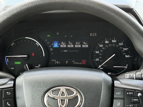 Certified 2025 Toyota Sienna LE FWD image 20