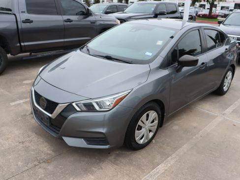 Used 2020 Nissan Versa S FWD image 5