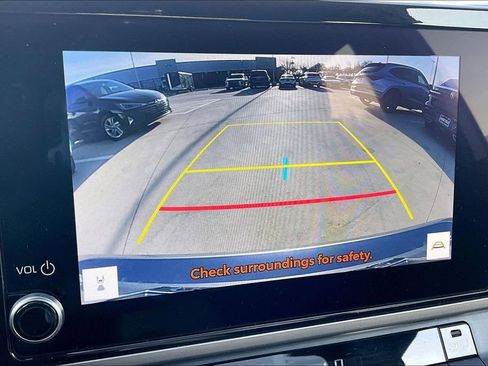 Used 2025 Toyota Camry SE image 30