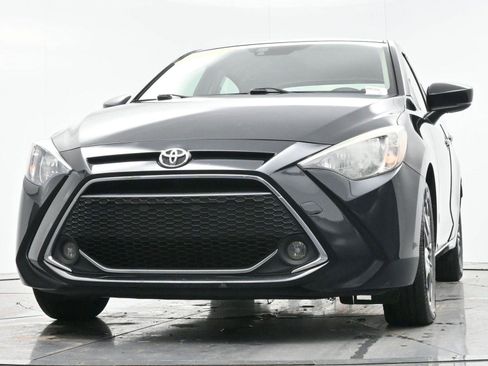 Used 2020 Toyota Yaris LE image 49