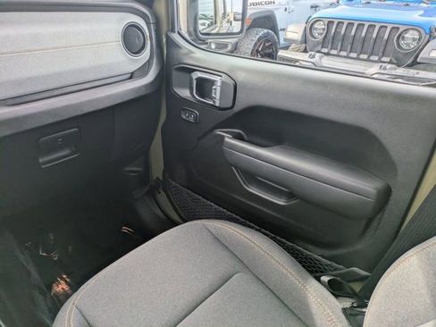 Used 2025 Jeep Gladiator Sport image 15