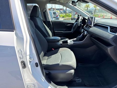 Used 2024 Toyota RAV4 XLE AWD/4WD image 11