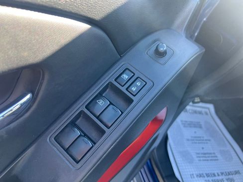 Used 2022 Nissan Frontier PRO-4X image 12