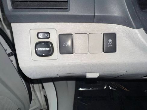 Used 2012 Toyota Venza XLE image 22