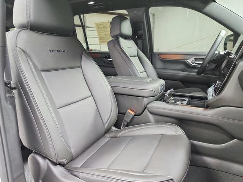 Used 2026 GMC Yukon XL Denali w/ Sun & Power Step Package AWD/4WD image 46