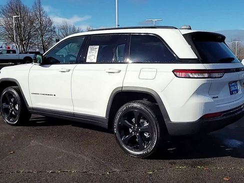 New 2025 Jeep Grand Cherokee Altitude image 6