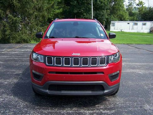 Used 2018 Jeep Compass Sport w/ Tech Group image 2