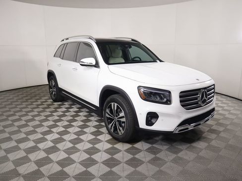 New 2026 Mercedes-Benz GLB 250 image 3