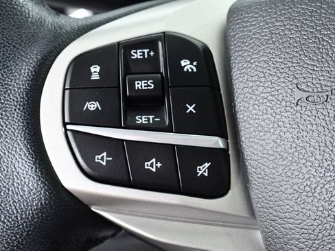 Used 2022 Ford Explorer XLT w/ Equipment Group 202A AWD/4WD image 33