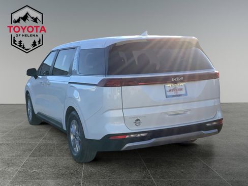 Used 2024 Kia Carnival LX image 3