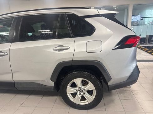 Used 2020 Toyota RAV4 XLE w/ Convenience Package AWD/4WD image 8