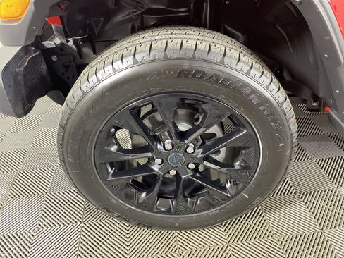 Used 2025 Jeep Wrangler Unlimited Sahara AWD/4WD image 12