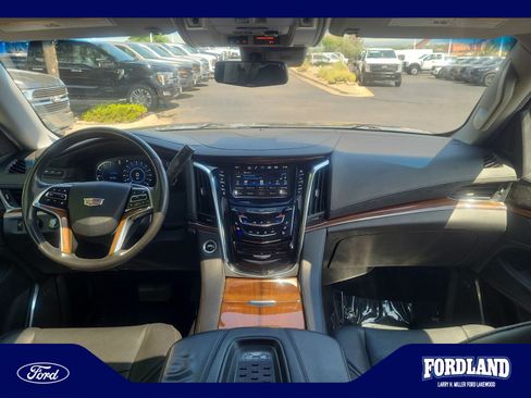 Used 2017 Cadillac Escalade Premium Luxury AWD/4WD image 20