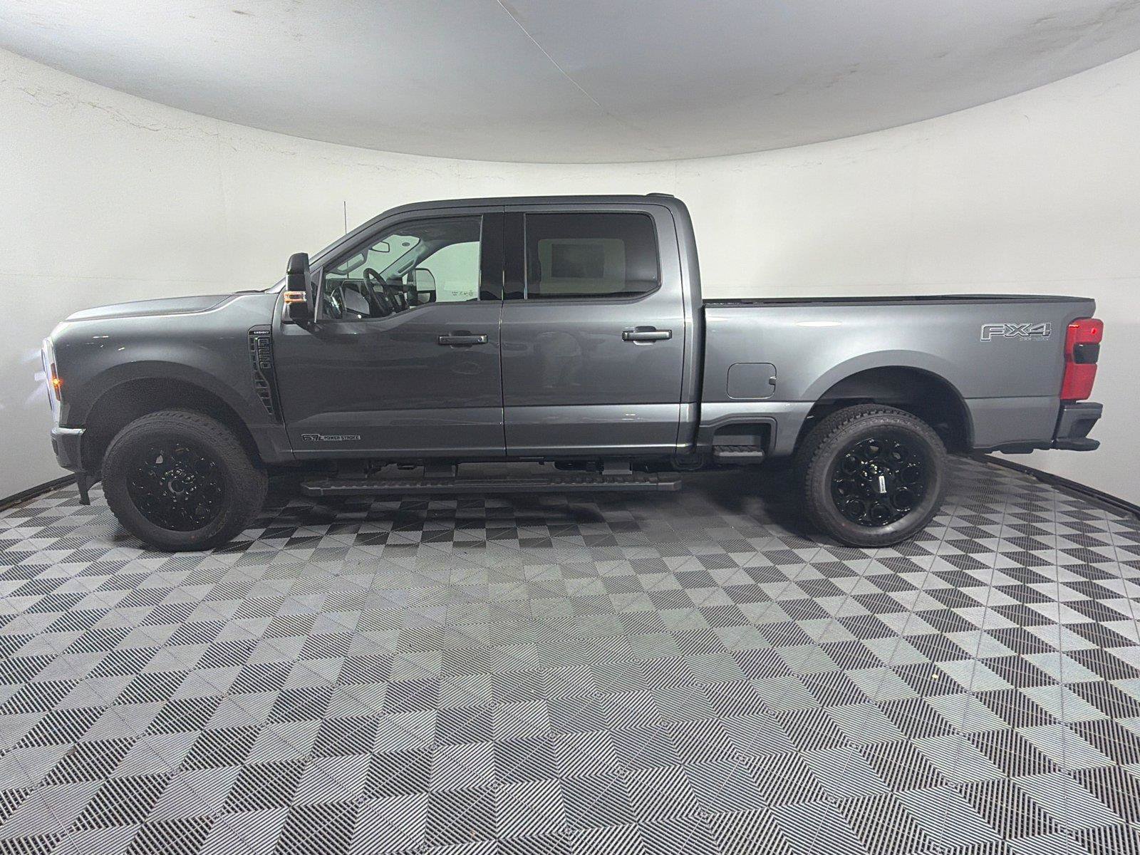 New 2026 Ford F250 Lariat w/ Black Appearance Package AWD/4WD image 4