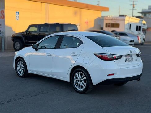 Used 2017 Toyota Yaris iA image 11