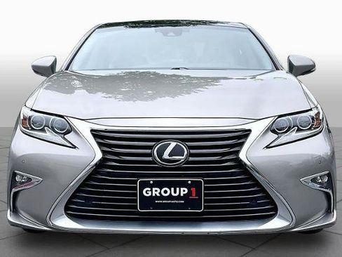 Used 2017 Lexus ES 350 w/ Luxury Package FWD image 3