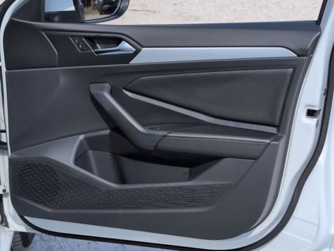 Used 2025 Volkswagen Jetta S image 31