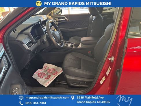 New 2025 Mitsubishi Outlander SEL Black Edition image 9