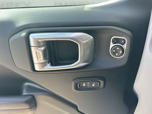 Used 2021 Jeep Wrangler Unlimited Sport image 24