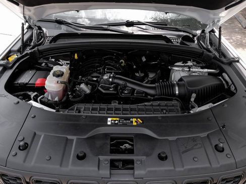 Used 2023 Jeep Grand Cherokee Altitude image 7