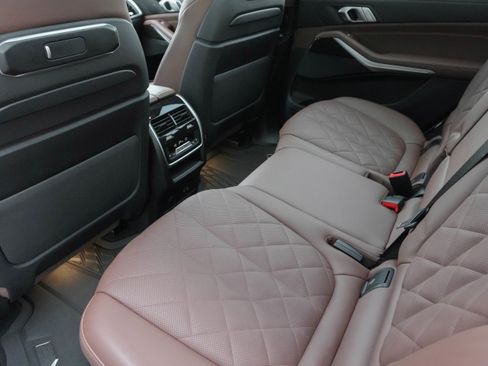 Certified 2024 BMW X7 xDrive40i w/ Climate Comfort Package image 30