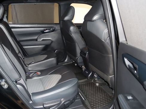 Used 2023 Toyota Highlander L image 60
