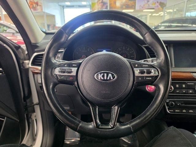 Used 2017 Kia Cadenza Premium w/ Luxury Package FWD image 11