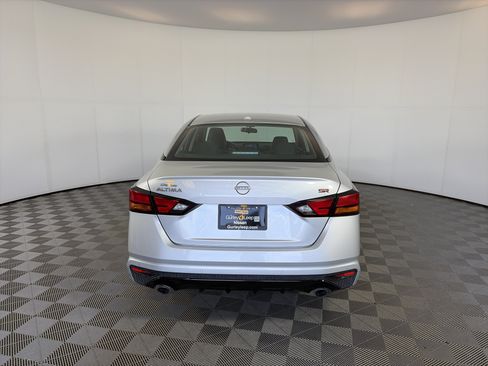 Used 2024 Nissan Altima 2.5 SR FWD image 9