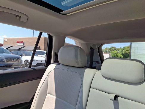 Used 2019 Volkswagen Tiguan SE w/ Panoramic Sunroof Package FWD image 12