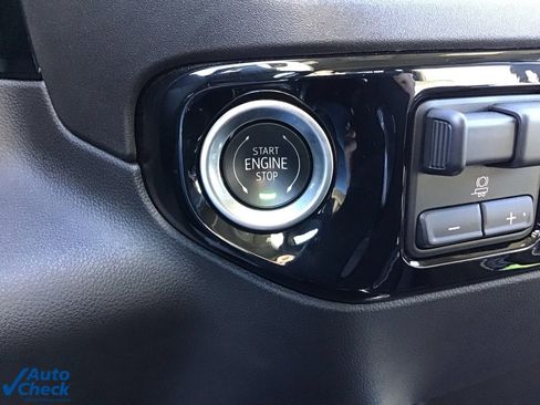 Used 2025 Chevrolet Silverado 1500 LT image 39