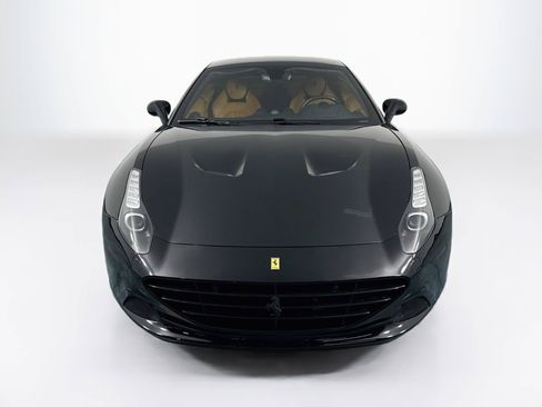 Used 2017 Ferrari California T RWD image 60