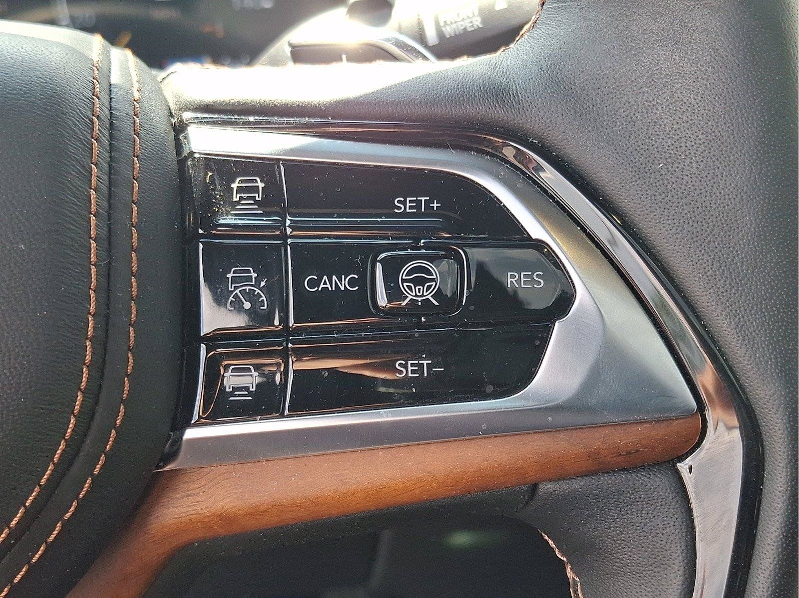 Used 2025 Jeep Grand Cherokee Summit AWD/4WD image 22