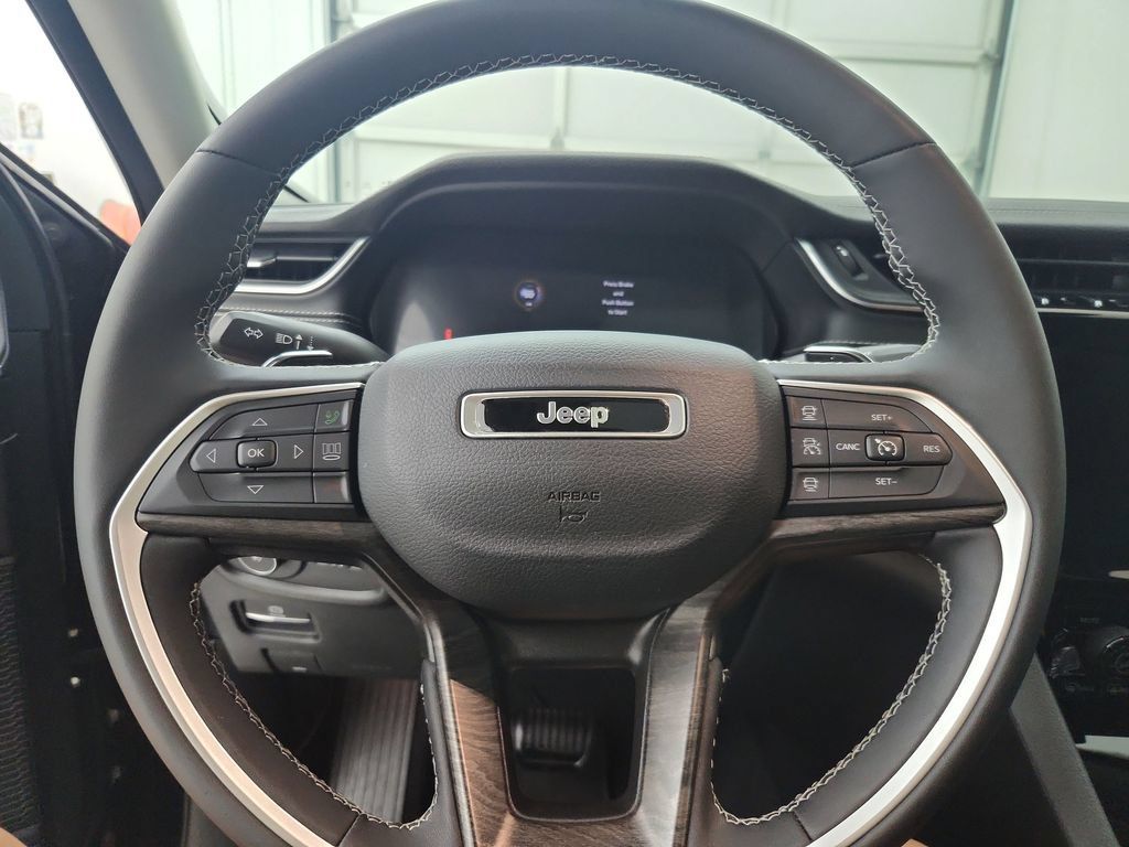 Certified 2023 Jeep Grand Cherokee Limited AWD/4WD image 25
