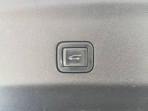 Used 2023 Chevrolet Tahoe Z71 w/ Z71 Off-Road Package AWD/4WD image 32