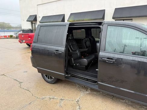 Used 2018 Dodge Grand Caravan GT FWD image 24