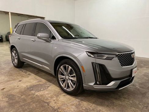 Used 2025 Cadillac XT6 Premium Luxury w/ Technology Package FWD image 7