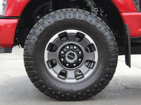 Used 2024 Ford F250 Lariat w/ Tremor Off-Road Package image 26