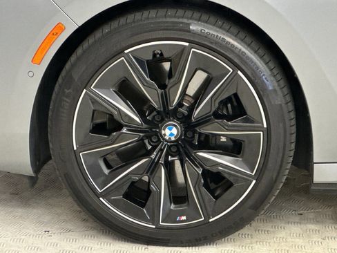 Used 2023 BMW i7 xDrive60 w/ Executive Package 2 AWD/4WD image 11