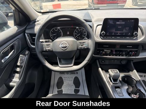 Used 2025 Nissan Rogue SV w/ SV Premium Package FWD image 17