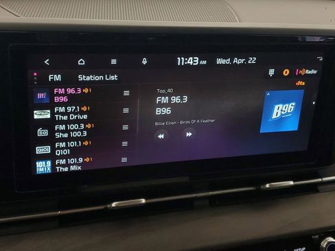 Used 2024 Kia Carnival EX FWD image 21