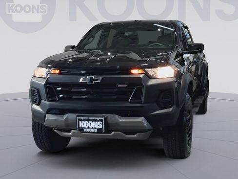 Used 2024 Chevrolet Colorado Trail Boss w/ Technology Package AWD/4WD image 4