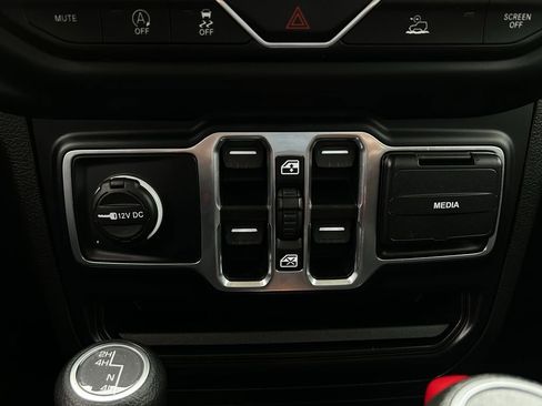 Used 2023 Jeep Wrangler Unlimited Sport AWD/4WD image 21
