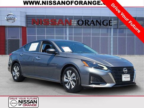 Certified 2025 Nissan Altima 2.5 S FWD image 1