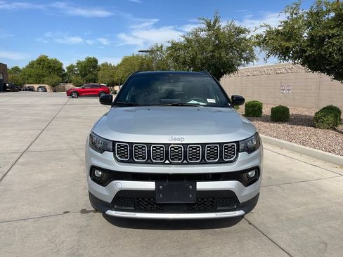 Used 2025 Jeep Compass Limited AWD/4WD image 4