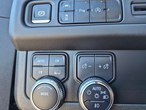 Used 2024 GMC Yukon Denali RWD image 14